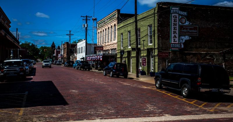 8 Texas Antique Markets Where Locals Find Hidden Treasures - Decor Hint Jefferson Historic District Shops