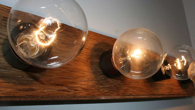 Hollywood-Style Vanity Lights