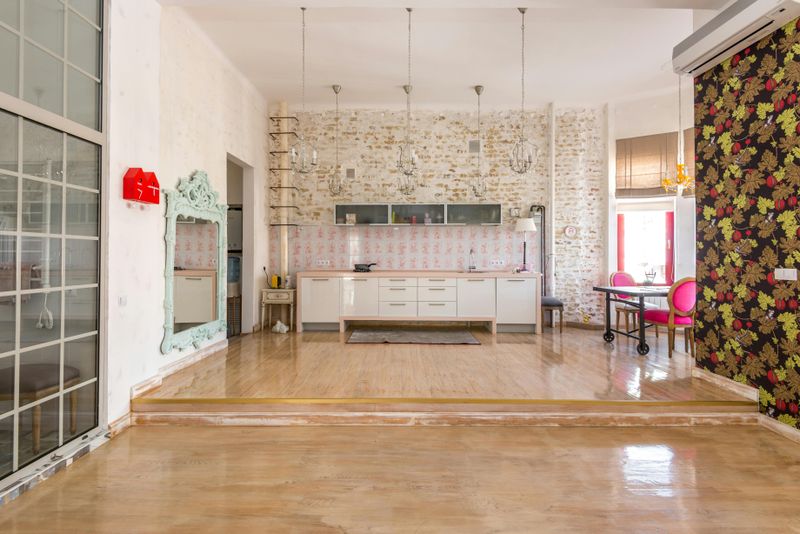 11 Vintage Home Items That Are Back In Style - Decor Hint Patterned Wallpaper