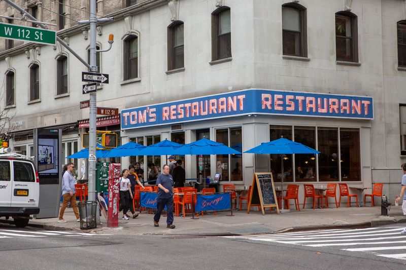 15 Old-School Diners In The US That Take You Back In Time - Decor Hint Tom's Restaurant, New York City