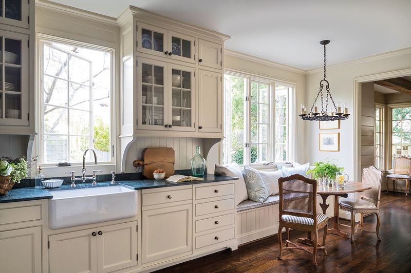 Cozy Breakfast Nooks With Built-In Seating