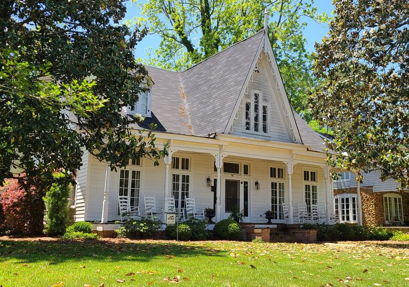 10 Charlotte Home Designs Fusing Southern Charm With Smart Tech - Decor Hint Gothic-Inspired Cooling Solutions