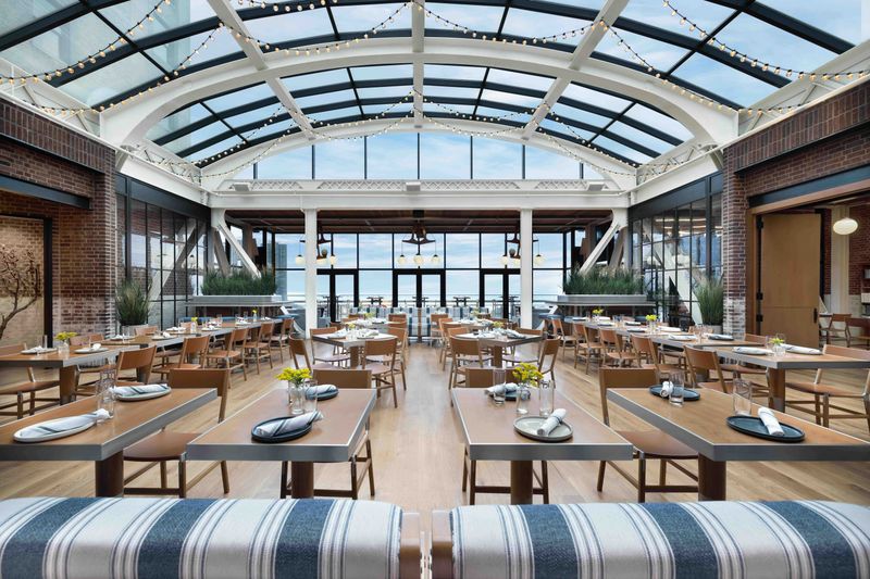 16 Surprising Ways Chicago And New York City Restaurants Stand Worlds Apart - Decor Hint Restaurant Real Estate Footprints