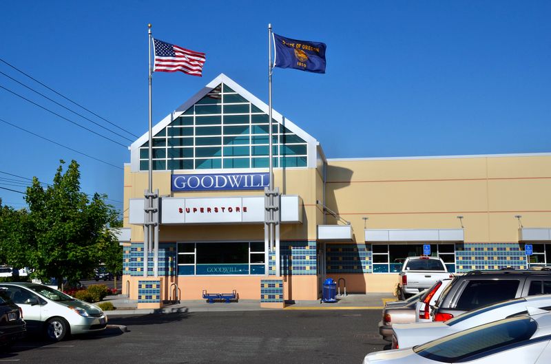 10 Best Portland, Oregon Thrift Stores For Affordable Home Finds - Decor Hint Goodwill Superstore: Treasure Hunting On A Grand Scale