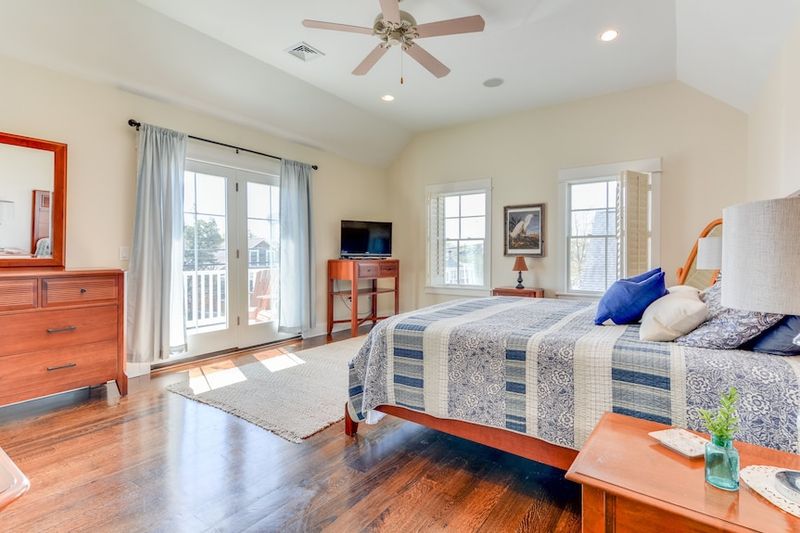 7 Iconic New Jersey Shore Cottages With Enduring Interior Style - Decor Hint Hardwood Floors With Stories Etched In Every Plank
