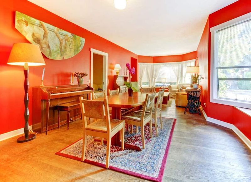 10 Outdated Living Room Trends Disappearing From Ohio Homes - Decor Hint Accent Walls in Bold Colors