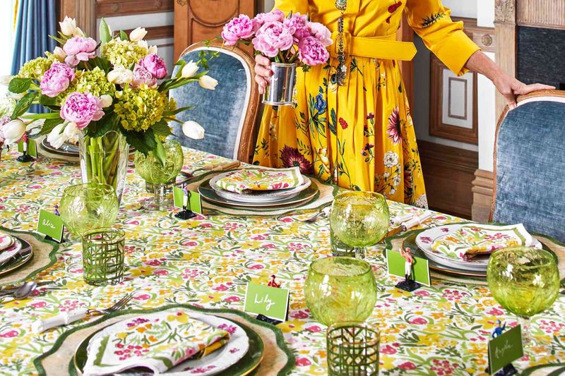 9 Signs Your Mississippi Dining Room Might Be Stuck In The Past - Decor Hint Dusty Silk Flower Arrangements