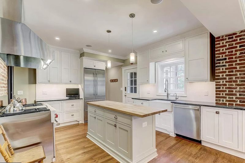 12 Budget-Friendly Kitchen Design Ideas That Add Value In Maryland Homes - Decor Hint Brick And Stone Touches Inspired By Baltimore Rowhomes