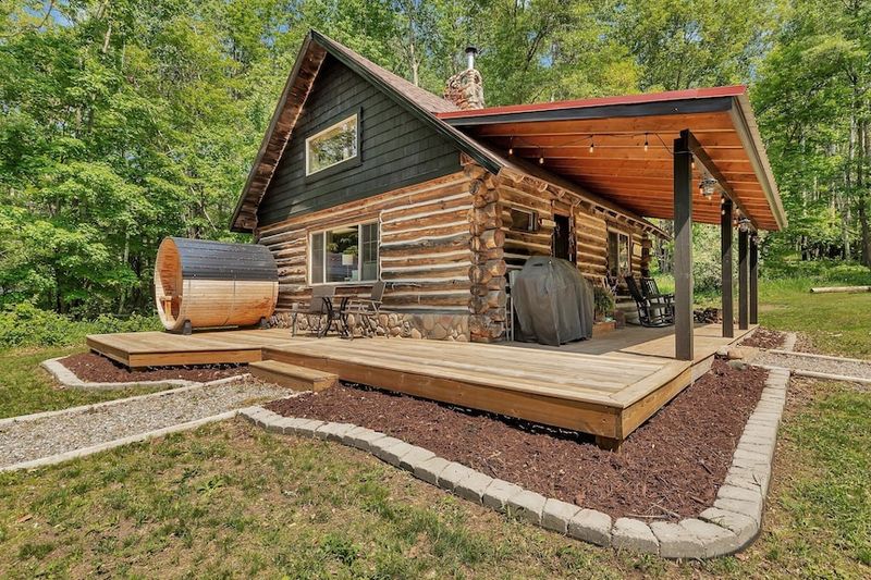 9 Minnesota Cabins That Might Feel Perfectly Cozy All Year - Decor Hint Secluded Forest Hideaway Cabins