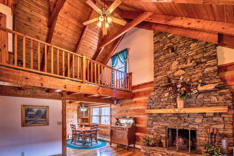 Cabins with Exposed Beam Ceilings