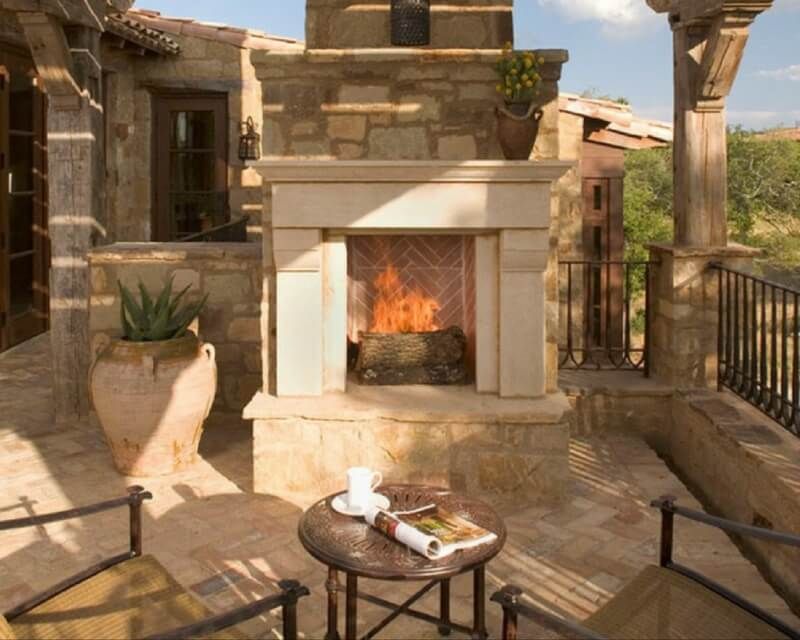 9 Nevada Patios Designed With Xeriscape-Inspired Style - Decor Hint Earth-Toned Tilework