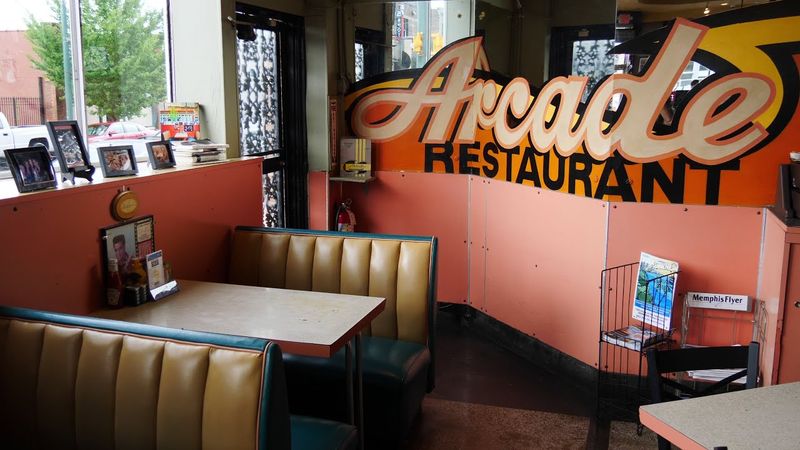 15 Old-School Diners In The US That Take You Back In Time - Decor Hint Arcade Restaurant, Memphis