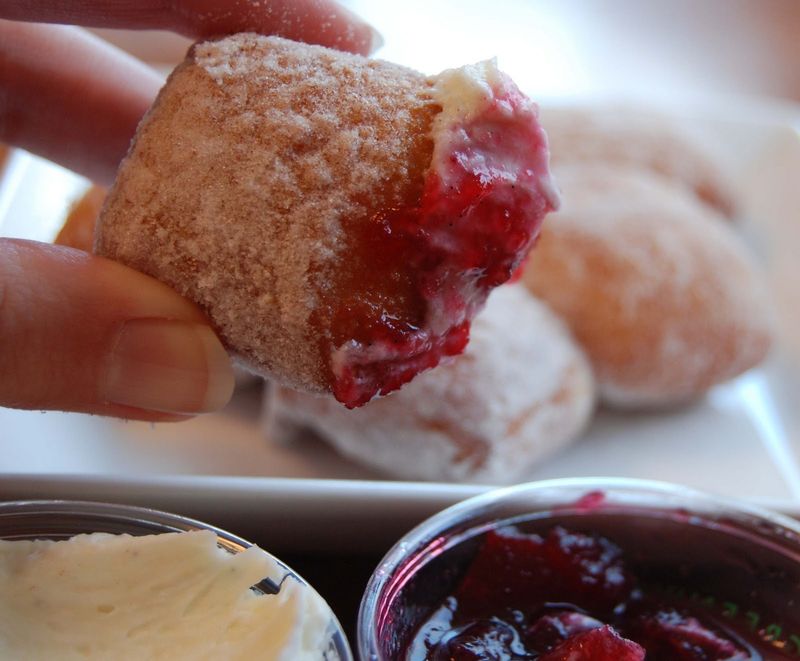 5 Washington Apple Desserts That Taste Like Fall - Decor Hint Seasonal Fruit Crisp at Dahlia Bakery