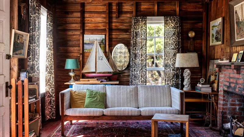 7 Vintage-Decor Cabins In New York That Locals Secretly Love Escaping To - Decor Hint Meadow Cottage