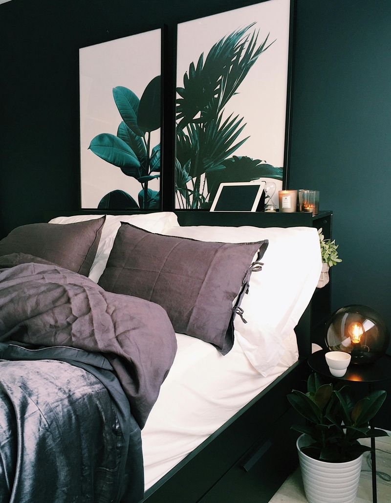 8 Accent Wall Colors To Turn Your Bedroom Into A Luxurious Oasis - Decor Hint Emerald Green