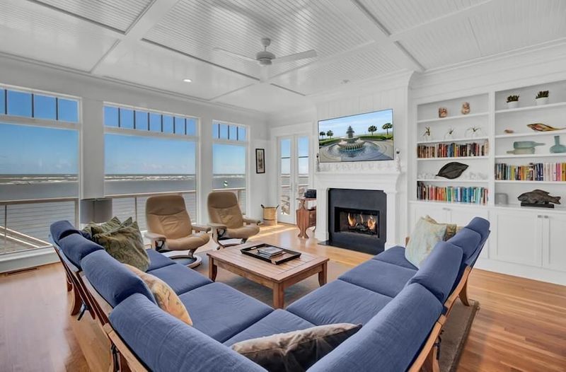 17 Charming Screened Rooms In South Carolina That Feel Like Childhood Summers - Decor Hint Sullivan's Island Book Nook