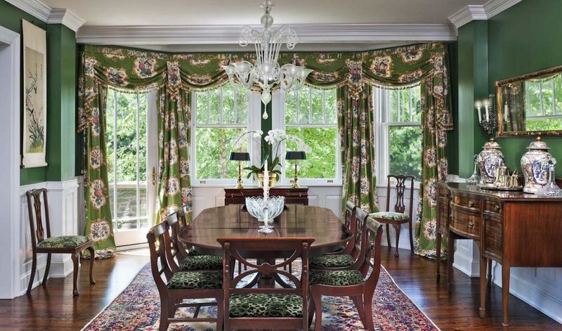 10 Virginia Formal Dining Room Designs That Are Back In Style - Decor Hint Williamsburg Traditional