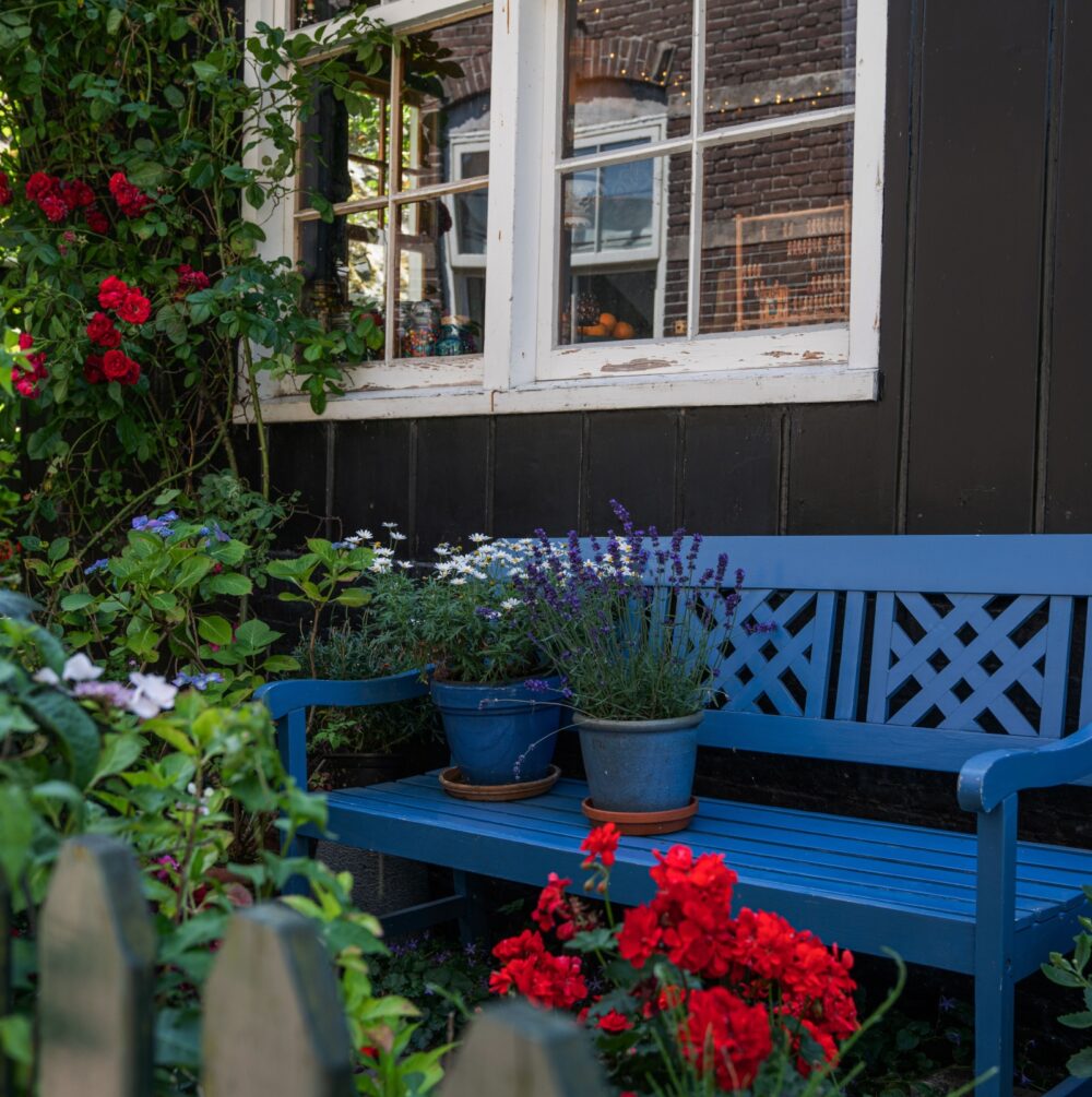 Practical Ways You Can Add English Garden Style To Your Outdoor Space - Decor Hint Garden Bench
