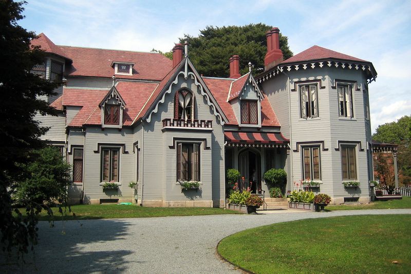 14 Historic Mansions To Tour In Rhode Island This Fall - Decor Hint Kingscote