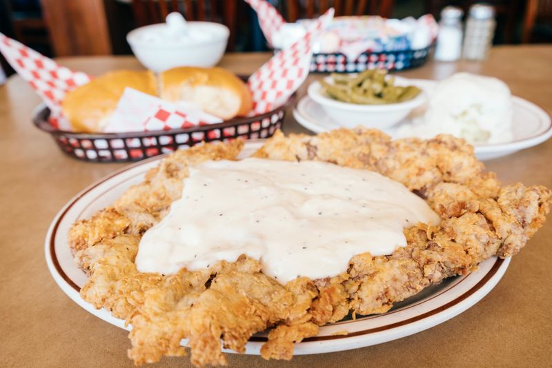 10 Oklahoma Chicken-Fried Steaks Like Grandma Used To Make - Decor Hint Leo's Cafe – No-Frills Breakfast Champion