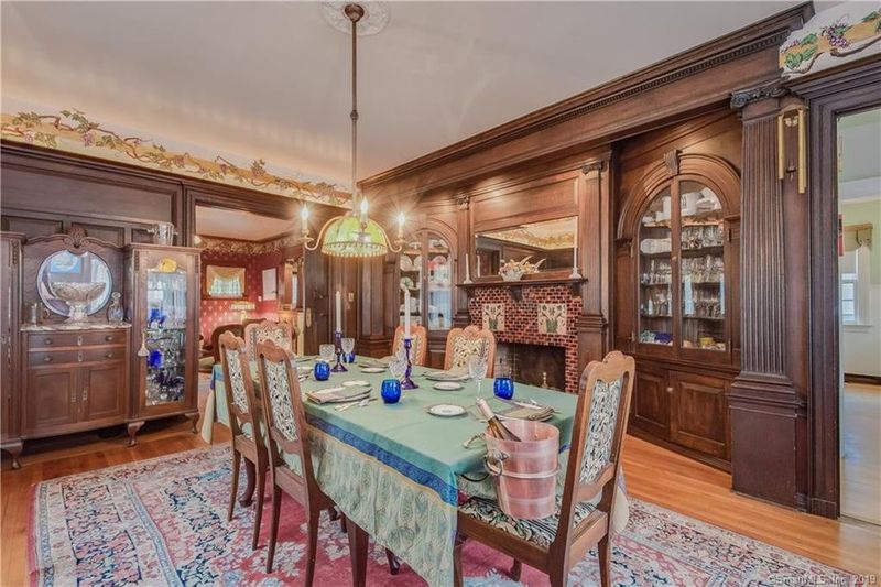 9 Formal Dining Room Styles In Connecticut That May Be Making A Comeback - Decor Hint Queen Anne Tables