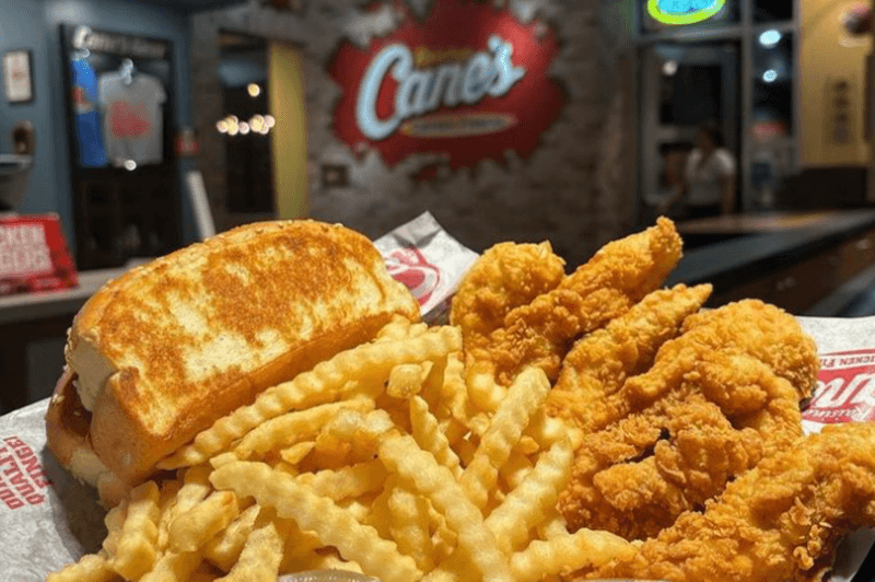 7 Chicken Chains In California That Keep Running Despite Poor Reviews - Decor Hint Raising Cane's One-Note Wonder