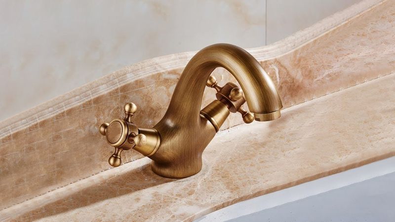 26 Ways To Get That Vintage Bathroom Look In New York Homes (Even In A Modern Apartment) - Decor Hint Vintage-Style Faucets With Separate Hot and Cold