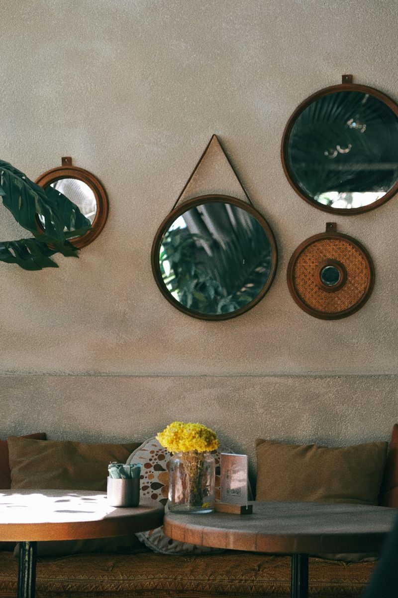 11 Vintage Items That Could Give Your Home A Cozier Feel - Decor Hint Vintage Mirrors