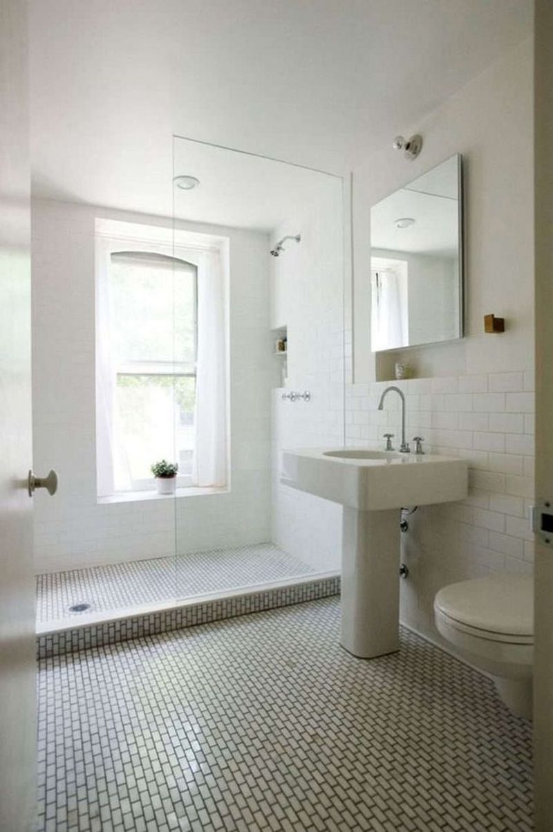 7 Ways Retro Bathrooms Could Make A Stylish Statement In New York Homes - Decor Hint Pedestal Sinks