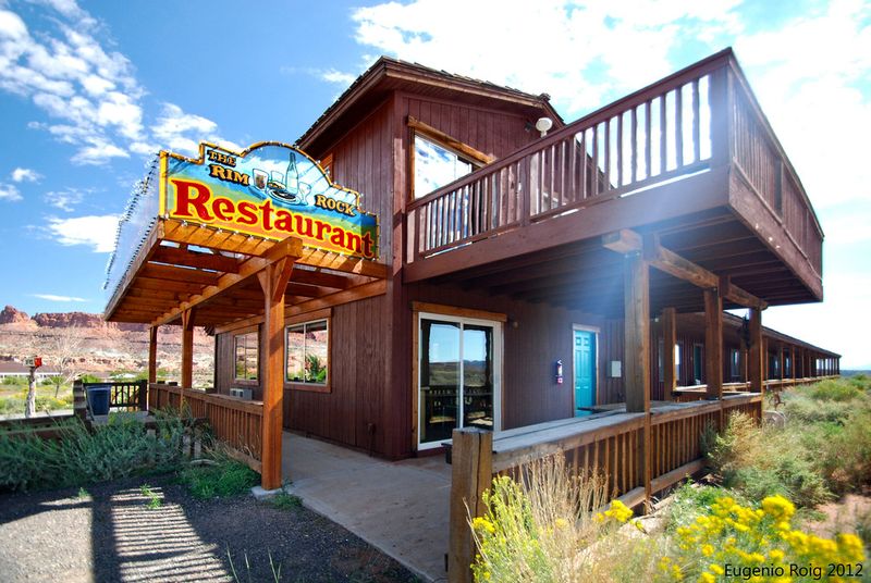 14 Utah Restaurants With Breathtaking Mountain Views And Unforgettable Bites - Decor Hint Rim Rock Restaurant – Torrey's Gateway to Capitol Reef