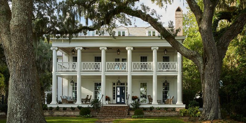 8 Georgia Wraparound Porches Made For Rocking Chairs - Decor Hint Plantation-Style Grandeur