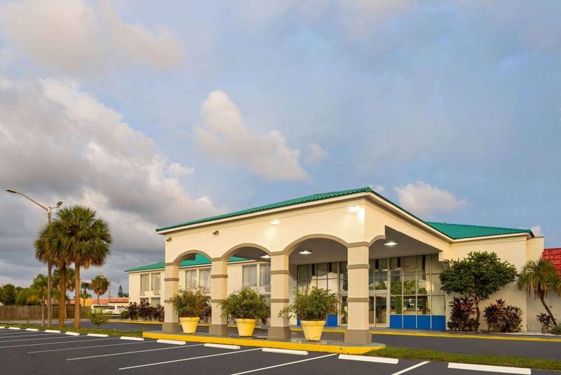 8 Florida Coastal Décor Shops That Locals Swear By - Decor Hint Nautical But Nice (Jupiter)