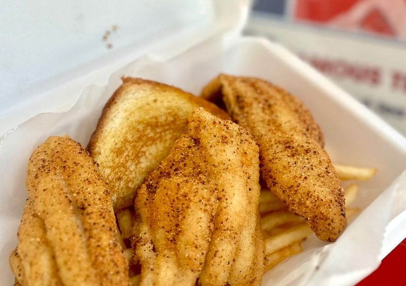 12 Mississippi Catfish Houses That Nail The Crunch - Decor Hint Eason's Catfish House: The Catfish Trail Newcomer