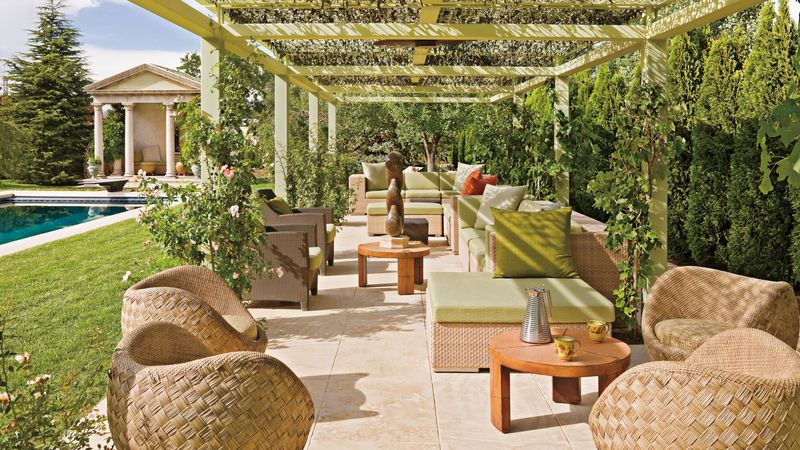 12 Courtyard Styles In New Mexico That Feel Warm And Timeless - Decor Hint Pergolas With Vines