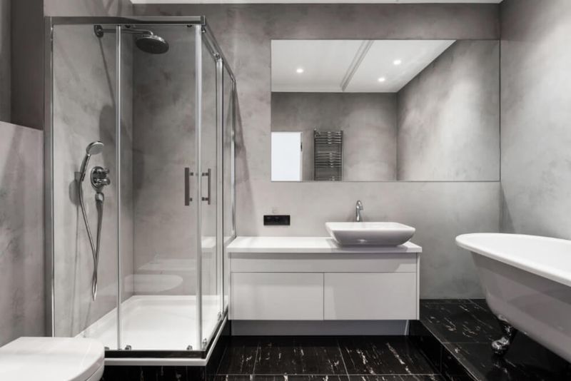 20 Vintage Bathroom Trends Rocking Pennsylvania Homes - Decor Hint Framed Shower Doors Clear Space