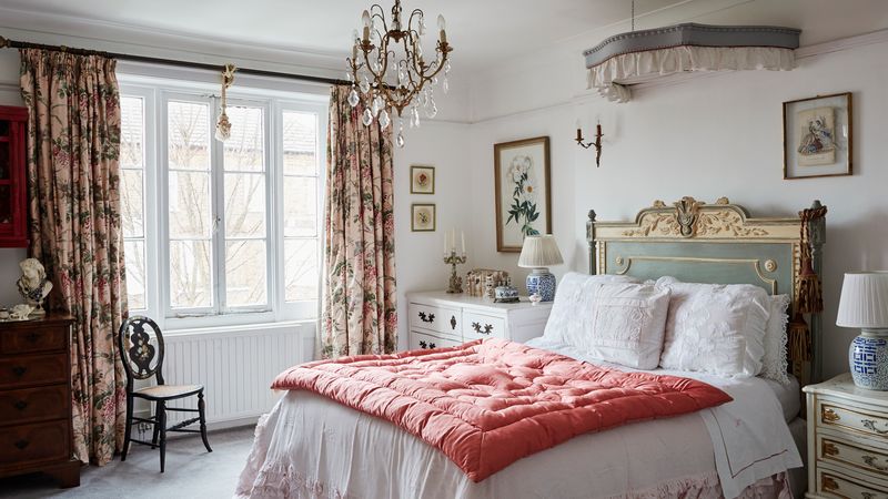 Luxurious Vintage Textiles That Beat The Heat