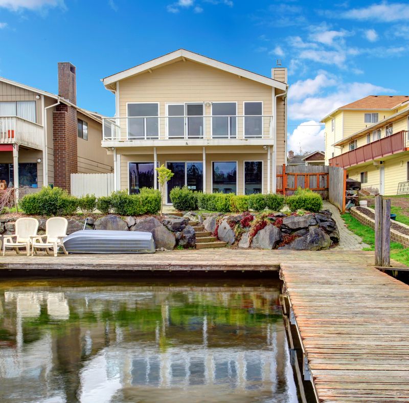 Lakefront Properties on Lake Erie
