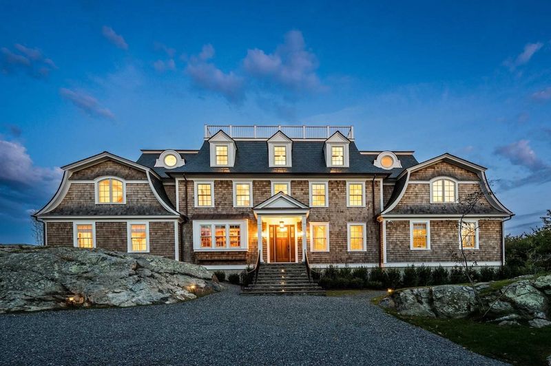 15 Rhode Island Shingle Cottages With Salt-And-Sun Patina - Decor Hint Grand Shingle-Style Coastal Home