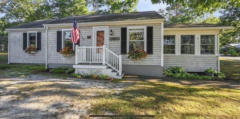 14 Cape Homes In Massachusetts With Sweet, Simple Curb Appeal - Decor Hint Chatham Fisherman's Haven