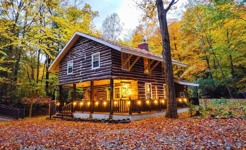 9 Rustic Pennsylvania Cabins With Storybook Charm - Decor Hint Mountaintop Log Cabin in Laurel Highlands