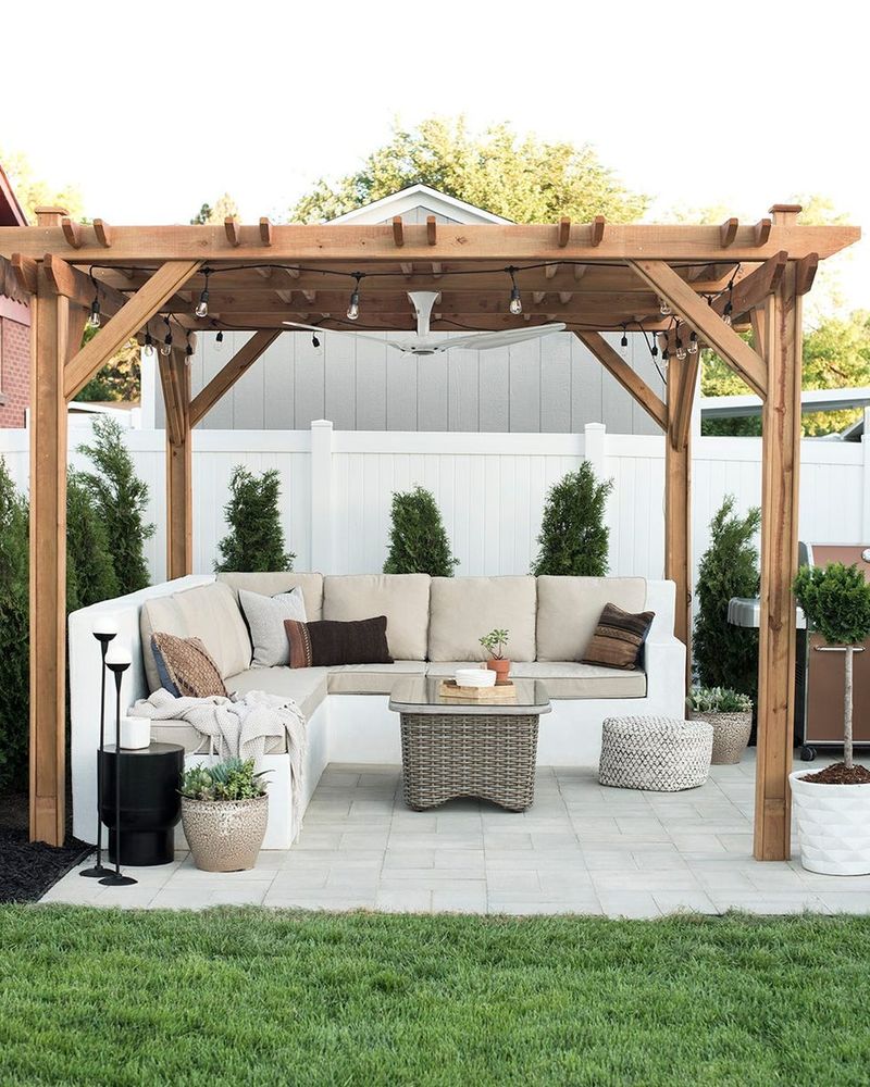 10 Georgia Garden Layouts That Feel Like Outdoor Living Rooms - Decor Hint Screened Porch Alternative
