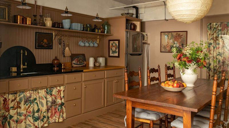 7 Kitchen Quirks That Turn Off Tennessee Homebuyers And 5 Habits They Can't Stand According To Interior Designers - Decor Hint Excessive Theme Decor