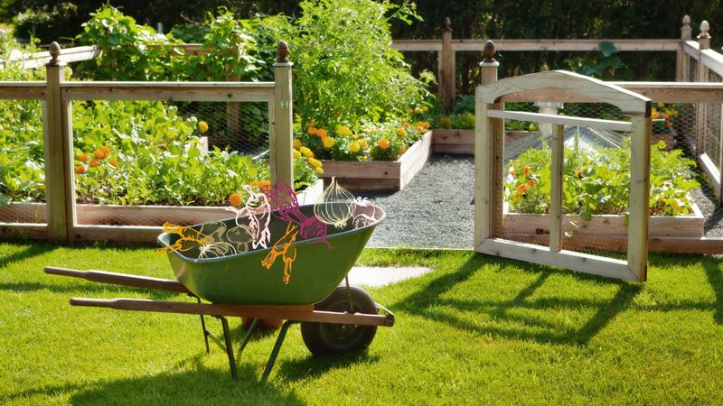 15 Oklahoma Farmhouse Porches That Could Be Perfect For Slow Evenings - Decor Hint Small Herb or Vegetable Garden Near the Porch
