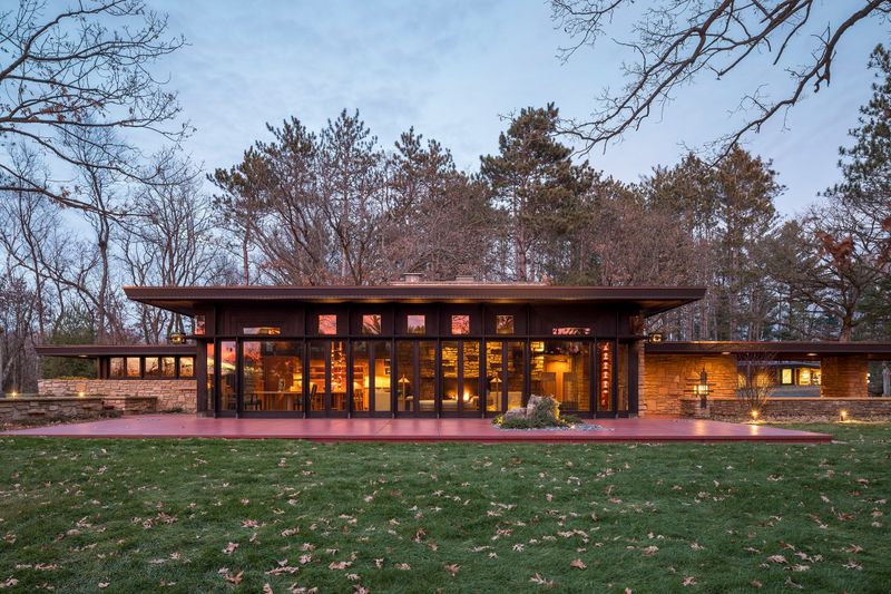15 Minnesota Three-Season Porches Built To Last Through Long Winters - Decor Hint Prairie-Style Panorama