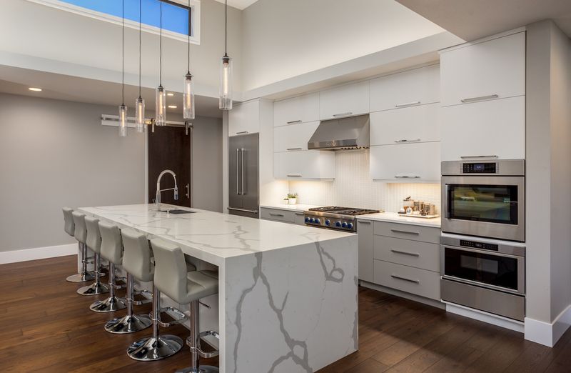 10 Kitchen Design Mistakes Common In Mississippi Homes - Decor Hint Poor Lighting Schemes