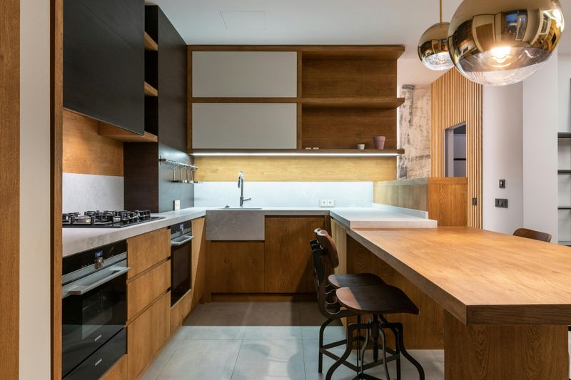10 Small Kitchen Setbacks You May Face And The Fixes Designers Recommend - Decor Hint Poor Lighting