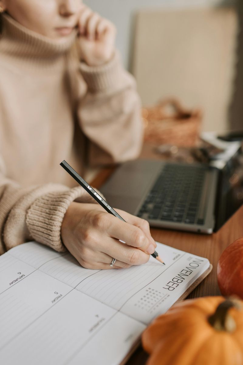 16 Practical Ways You Can Declutter And Organize Your Space - Decor Hint Schedule Seasonal Decluttering