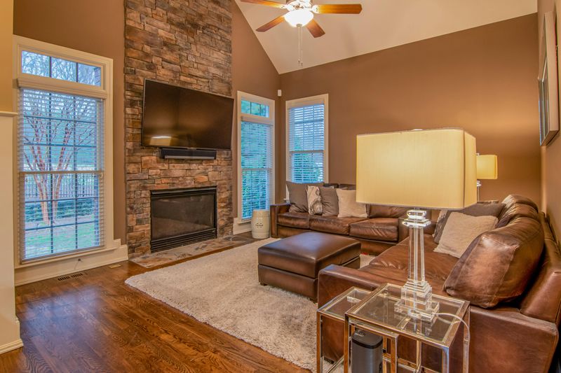 15 Practical Tips For Designing A Comfortable And Functional Home - Decor Hint Use Rugs To Define Spaces