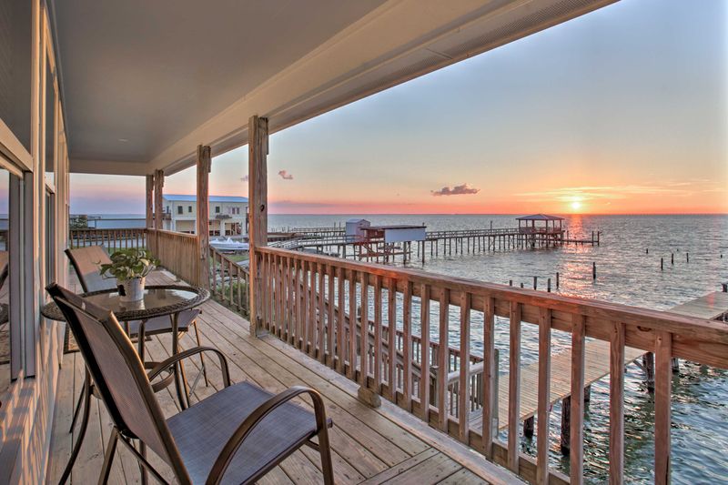 9 Louisiana Porches Perfect For Slow Evenings - Decor Hint Lakefront Sanctuaries