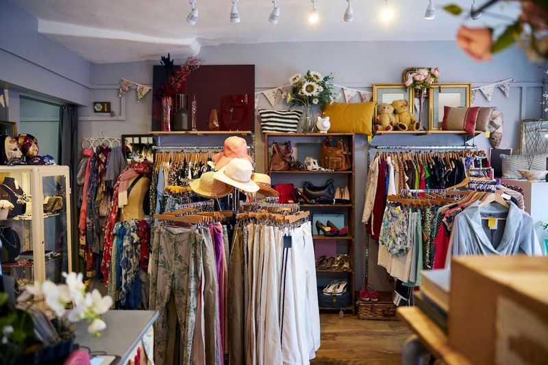 7 Illinois Vintage Shops Where Locals Score Retro Home Décor - Decor Hint Treasure Broker